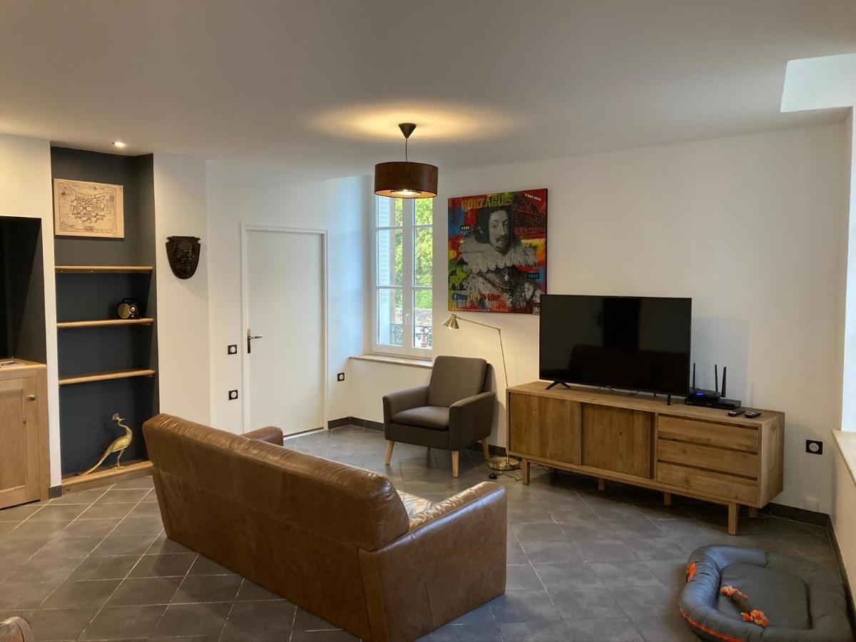 Suite Charles - Vue Musee Rimbaud Charleville-Mézières Εξωτερικό φωτογραφία